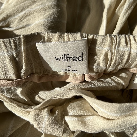 Wilfred Summer Wide Leg Pant trouser airy and light pinestripe. Inseam 22inches - Picture 5 of 7